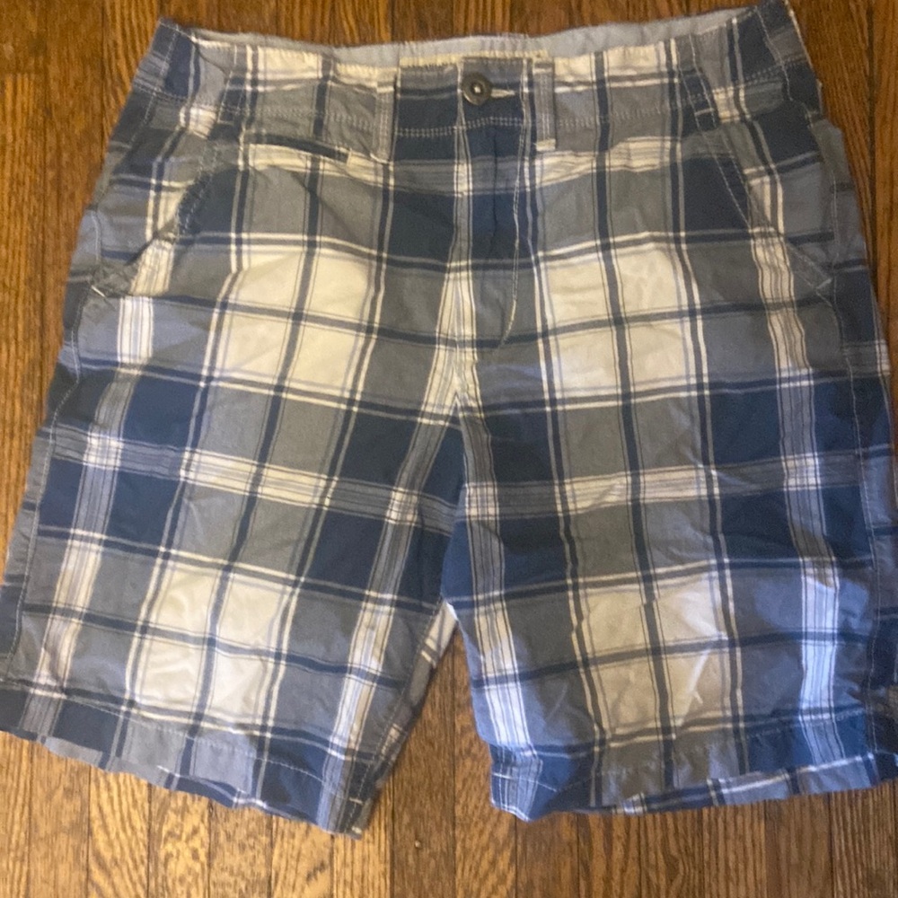 American eagle classic length short. Size 32. Navy blue